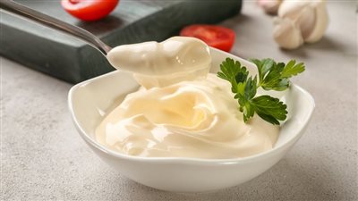 المايونيز الطبيعي عالي الجودة مفيد للجسم.. خبير تغذية يكشف التفاصيل