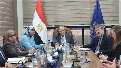 وفد غرفة التجارة الأمريكية يبحث سبل تعزيز التعاون المشترك في مجال التصنيع الدوائي