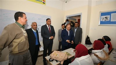  محافظ الدقهلية يتفقد سير العملية التعليمية بمدرسة الدكتور حسين خضير بشربين