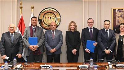 بناء محطة طاقة شمسية  لشركة مصر للألومنيوم بالشراكة مع 