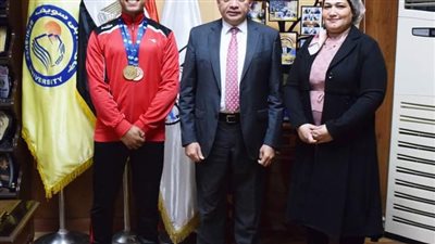 طالب بجامعة بني سويف يفوز بالميدالية الذهبية في سباق 