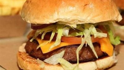 خطورة تناول البرجر متوسط النضج على الصحة 