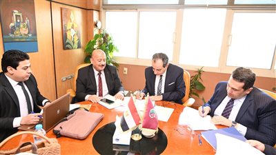 اجتماع المجلس الإداري والأكاديمي للبرامج المشتركة بين جامعة الفيوم والجامعة الأهلية