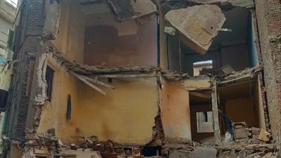 ازالة عقار  يشكل خطورة على المواطنين  بدمياط 