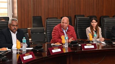 برلماني يرفض خلال زيارة لجنة الشباب إقامة مدارس علي أرض استاد الغردقة