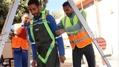  مياه الفيوم إتباع اجراءات السلامه  فى كافة مواقع العمل