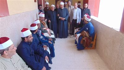 رئيس أزهر سوهاج يتابع إختبارات المحفظين بالرواق الأزهري