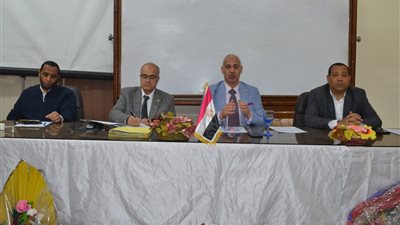 د. عبد المولى يرأس أول اجتماع لمجلس كلية الآداب في الفصل الدراسي الثاني 
