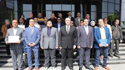 محافظ بني سويف يُكرًم أوائل دورات تدريب وزارة التنمية المحلية بسقارة 