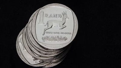 راند جنوب أفريقيا والسندات الدولارية تقفز بعد الميزانية