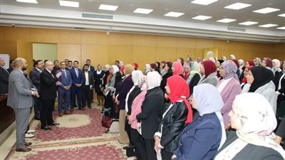 محافظ بني سويف يتابع فعاليات تدريب الدفعة الثانية من برنامج 