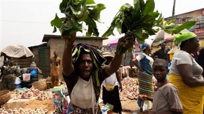 الجمارك النيجيرية توزع الأغذية المضبوطة وسط الأزمة
