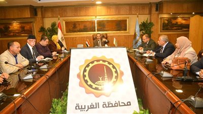 محافظ الغربية يناقش التوسع في إقامة منافذ بيع السلع الغذائية