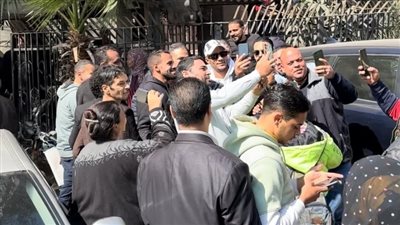 بالصور.. الجمهور يحاصر محمد رمضان أمام محكمة الجيزة