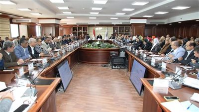 محافظ بني سويف يُكرًم المتميزين بوحدات الرصد الميداني بالوحدات المحلية 