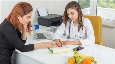 كيف تتجنب الاكتئاب واللا مبالاة.. خبراء تغذية يكشفون التفاصيل 