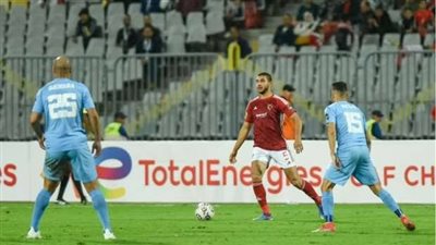 ناقد رياضي يكشف سبب الأداء السييء للأهلي أمام شباب بلوزداد