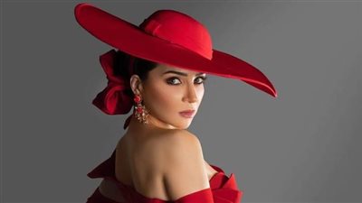 مي عز الدين تعود للساحة من جديد وتتألق بالأسود الساحر 