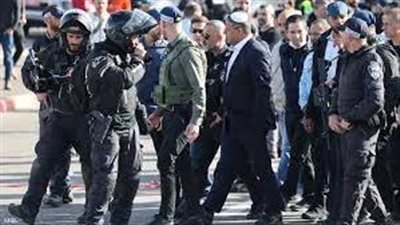 مُستوطنون يقتحمون باحات المسجد الأقصى في حماية شرطة الاحتلال