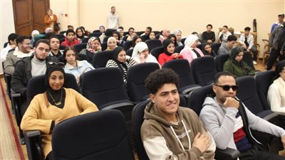 آداب عين شمس تناقش إدمان المخدرات وتدمير للنفس والجسم