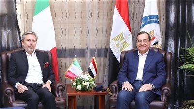 وزير البترول يبحث شركة إيطالية لإنتاج السولار بالصعيد