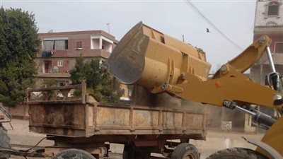 رفع المخلفات بشوارع الغرب بهجورة في نجع حمادي 