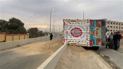 انقلاب مقطورة بكوبري المحاميد مركز إدفو باسوان