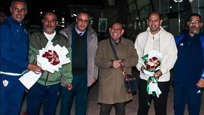 رئيس بعثة الزمالك يؤازر الفريق فى أول مران بالجزائر