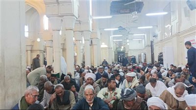 الآلاف يؤدون صلاة الجمعة بمسجد العارف بالله عبد الرحيم القنائي 