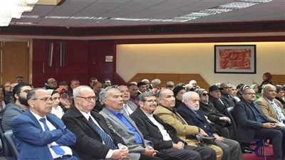 حشد تاريخي غير مسبوق لرواد مهنة الصحافة بنقابة الصحفيين 