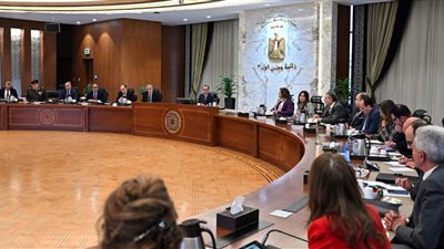 مؤتمر صحفي لرئيس الوزراء للإعلان عن صفقة استثمارية ضخمة (بث مباشر)