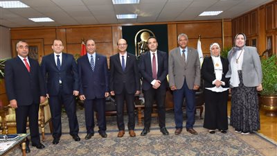 رئيس جامعة أسيوط يرأس لجنة اختيار عميد كلية الزراعة