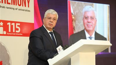 وزير التعليم العالى يكرم جامعة بنها لتقدمها فى التصنيف العربي للجامعات