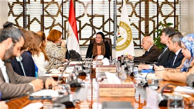 وزيرة البيئة تستعرض الجهود المصرية نحو التحول للأخضر 