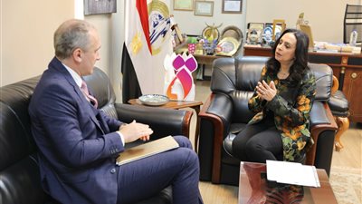  رئيسة المجلس القومي للمرأة تعرض على سفير بيلاروسيا تمكين المرأة 