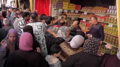 إقبال متزايد من المواطنين على معارض 