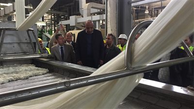 وزير قطاع الأعمال يتابع إعادة تشغيل مصانع شركة الحرير الصناعي وألياف البوليستر