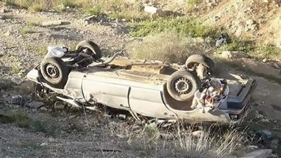 إصابة 6 أشخاص فى حادثى تصادم وانقلاب سيارة 