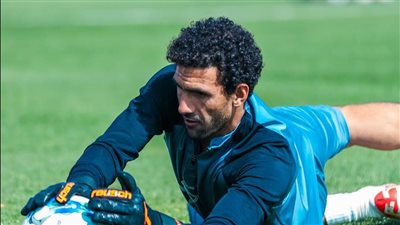 جلسه خاصة مع حارس الزمالك على هامش المران الأخير 