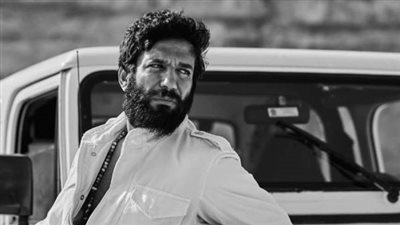 أفيش لكل فنان.. شاهد بوسترات مسلسل محارب