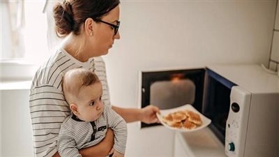 5 أمراض يسببها تسخين الطعام في أواني بلاستيك بالميكروويف