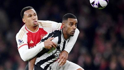 أرسنال يتقدم على نيوكاسل بثنائية في الشوط الأول