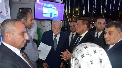 وزير التنمية المحلية ومحافظ جنوب سيناء يتفقدان سيارة المركز التكنولوجي لخدمات للمواطنين