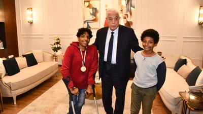 محافظ جنوب سيناء يكرم البطل 