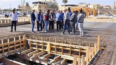 محافظ الأقصر يتفقد أعمال إنشاء كورنيش البر الغربي 