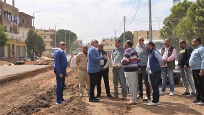 محافظ الأقصر يتفقد سير العمل بمحور اللواء سمير فرج