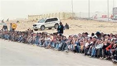 ليبيا ترحل 95 مهاجرًا إلى مصر وباكستان