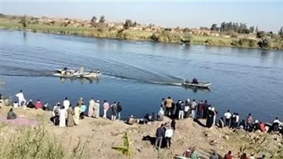 غرق معدية.. شهود العيان: تحمل من 10 لـ 11 عاملا