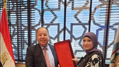  نقيب التمريض تناقش مع وزير المالية تحسين الأحوال المالية للتمريض