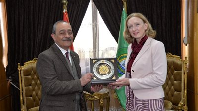 محافظ الإسماعيلية يستقبل سفيرة دولة سلوفاكيا بالقاهرة